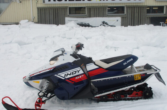 Moottorikelkka - Polaris Indy
