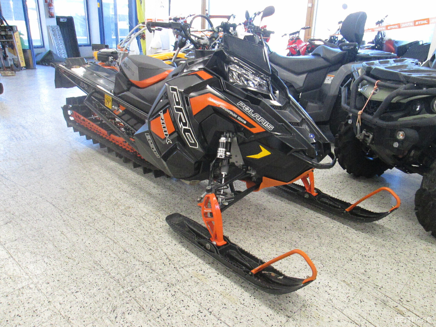 Moottorikelkka - Polaris Pro RMK