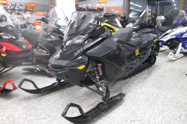 Moottorikelkka - Ski-Doo Backcountry