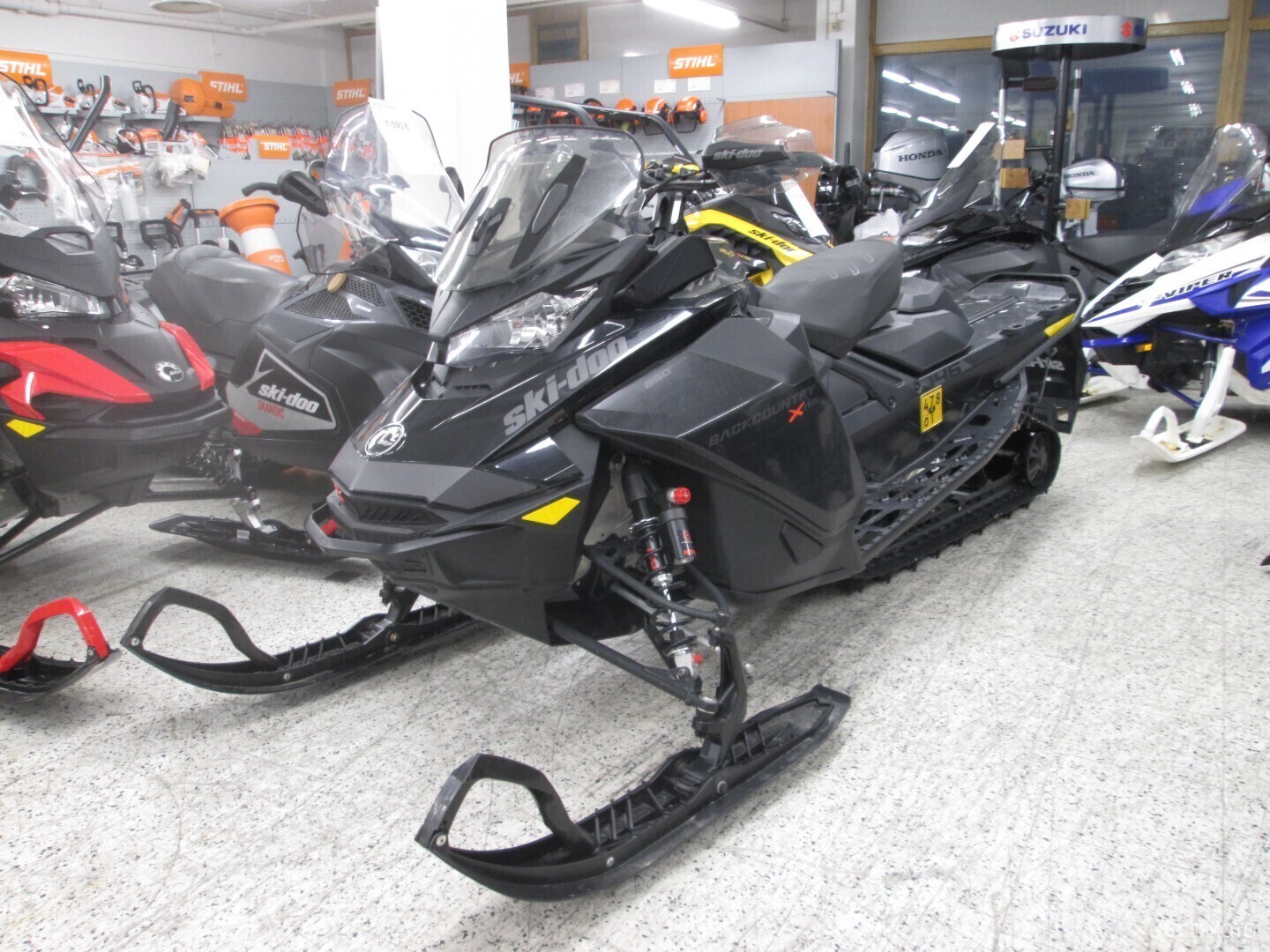 Moottorikelkka - Ski-Doo Backcountry