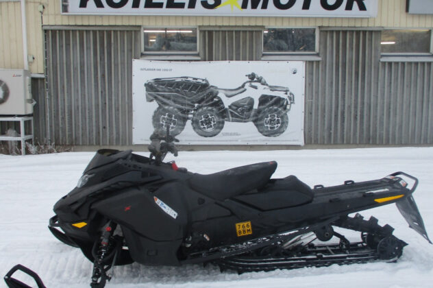 Moottorikelkka - Ski-Doo Backcountry