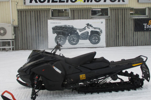Moottorikelkka - Ski-Doo Backcountry