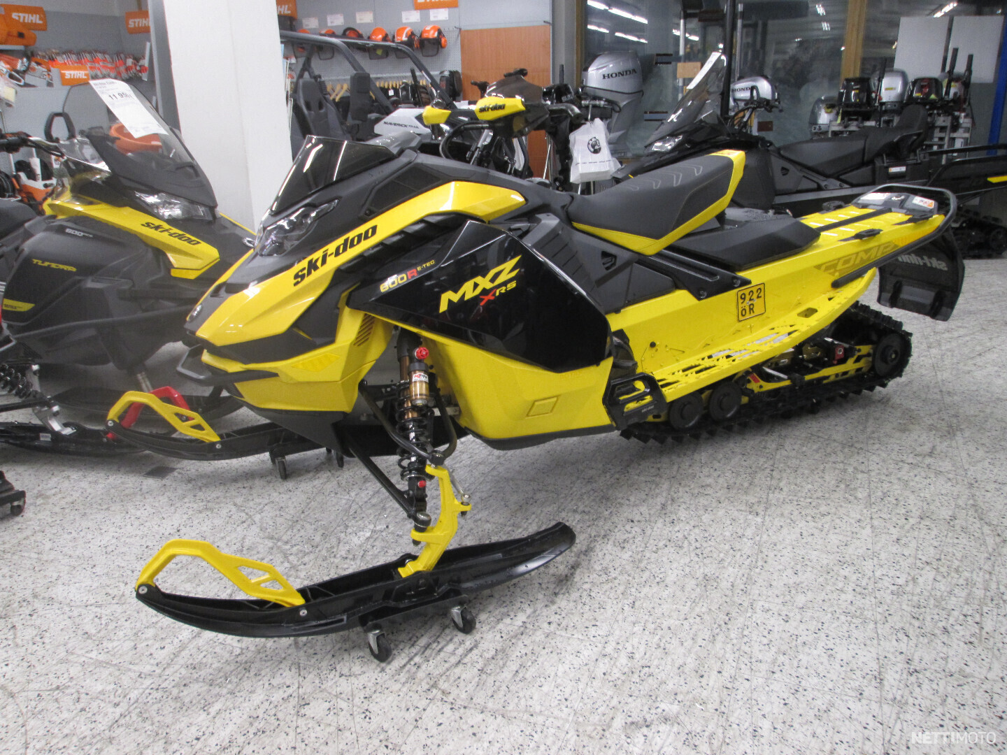 Moottorikelkka - Ski-Doo MX Z