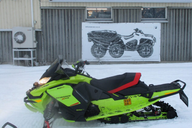 Moottorikelkka - Ski-Doo Renegade