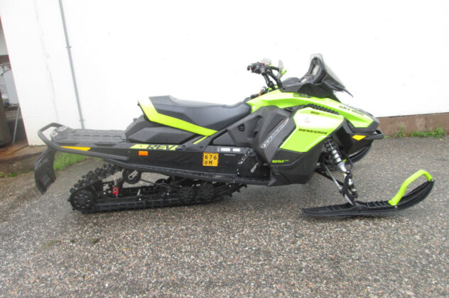 Moottorikelkka - Ski-Doo Renegade
