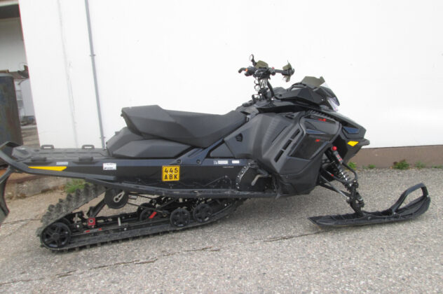 Moottorikelkka - Ski-Doo Renegade