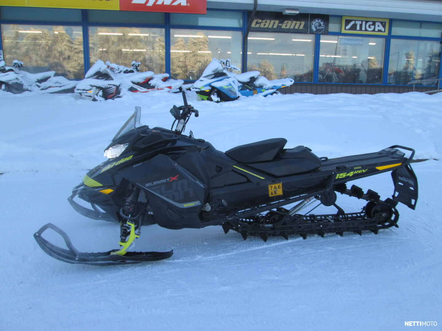 Moottorikelkka - Ski-Doo Summit