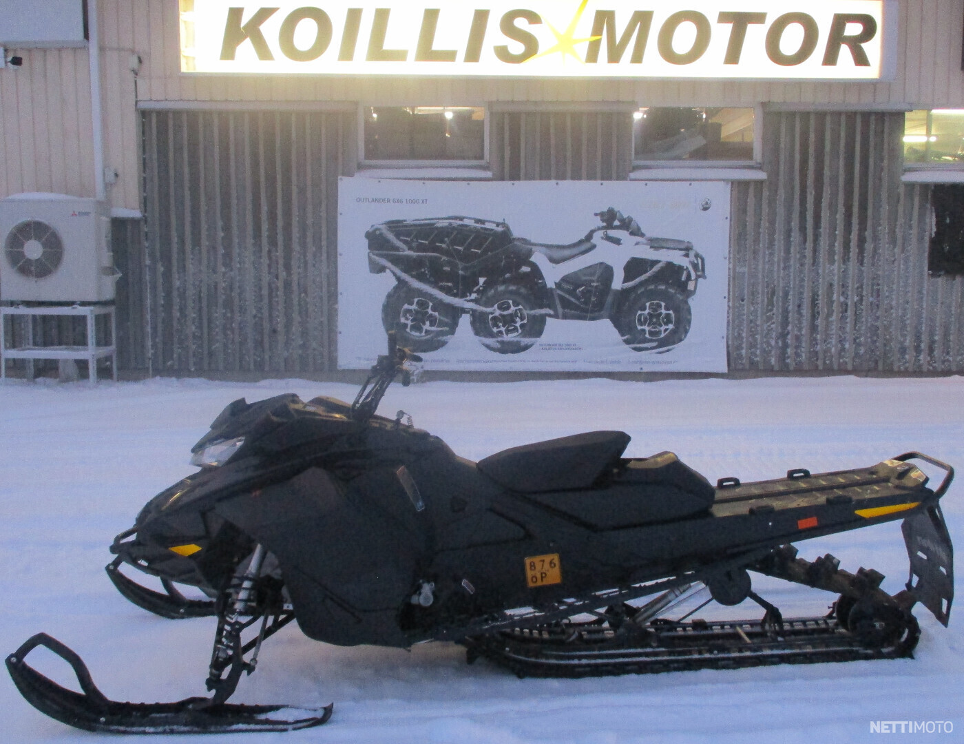 Moottorikelkka - Ski-Doo Summit