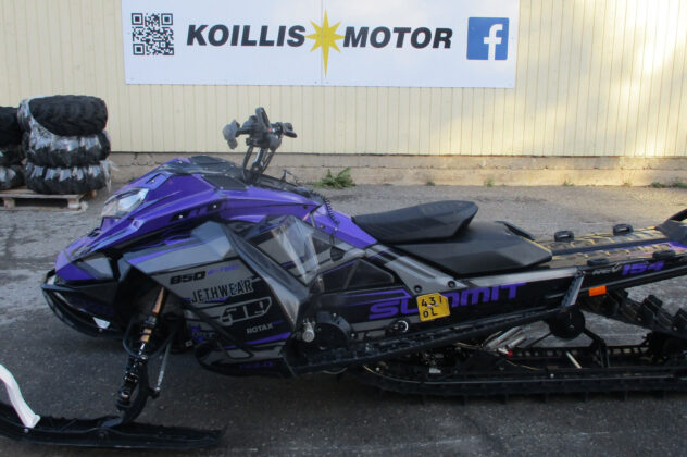 Moottorikelkka - Ski-Doo Summit