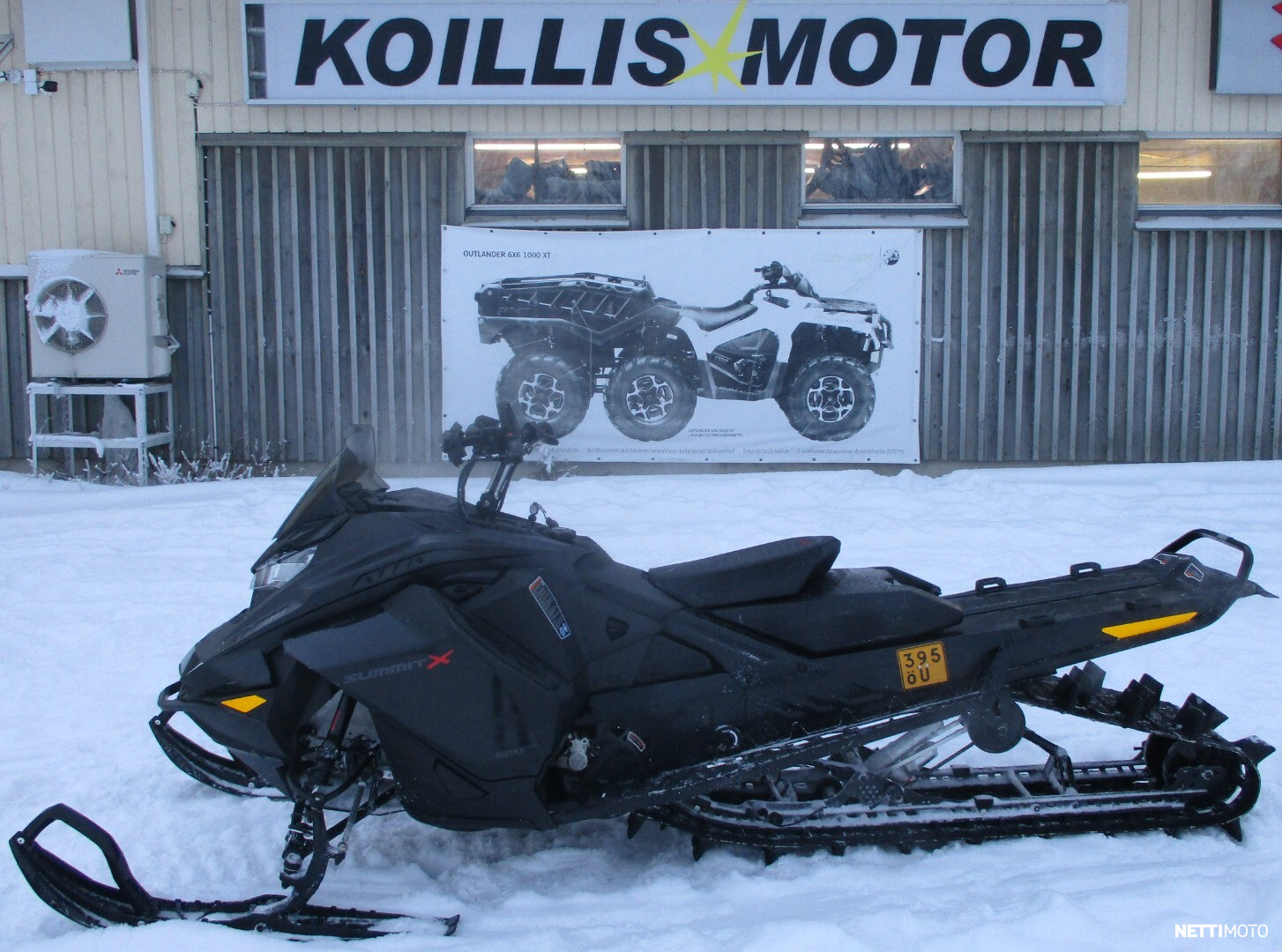Moottorikelkka - Ski-Doo Summit