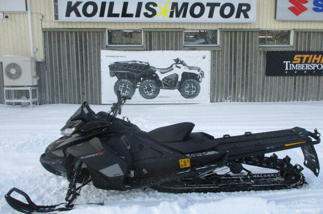 Moottorikelkka - Ski-Doo Summit