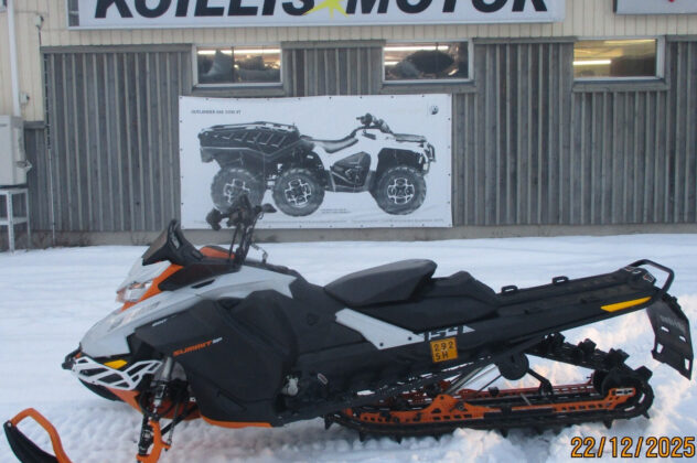 Moottorikelkka - Ski-Doo Summit