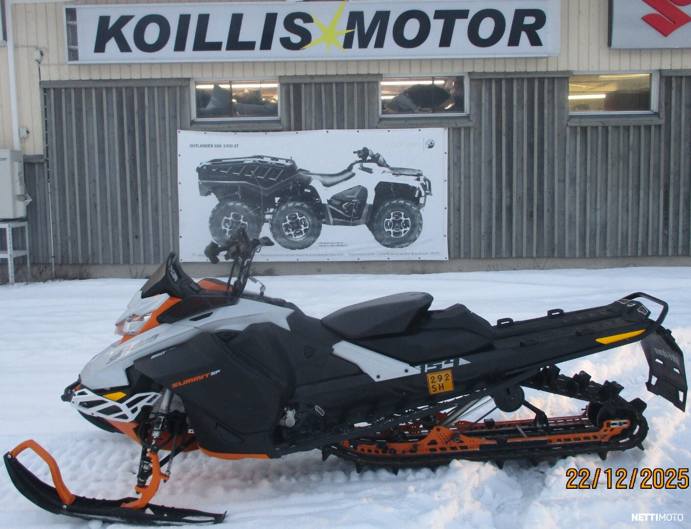 Moottorikelkka - Ski-Doo Summit