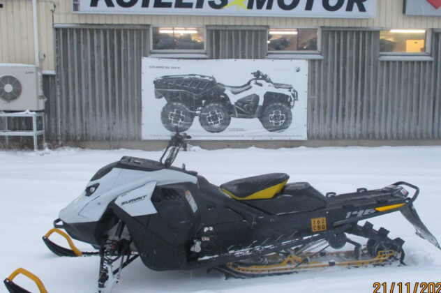 Moottorikelkka - Ski-Doo Summit
