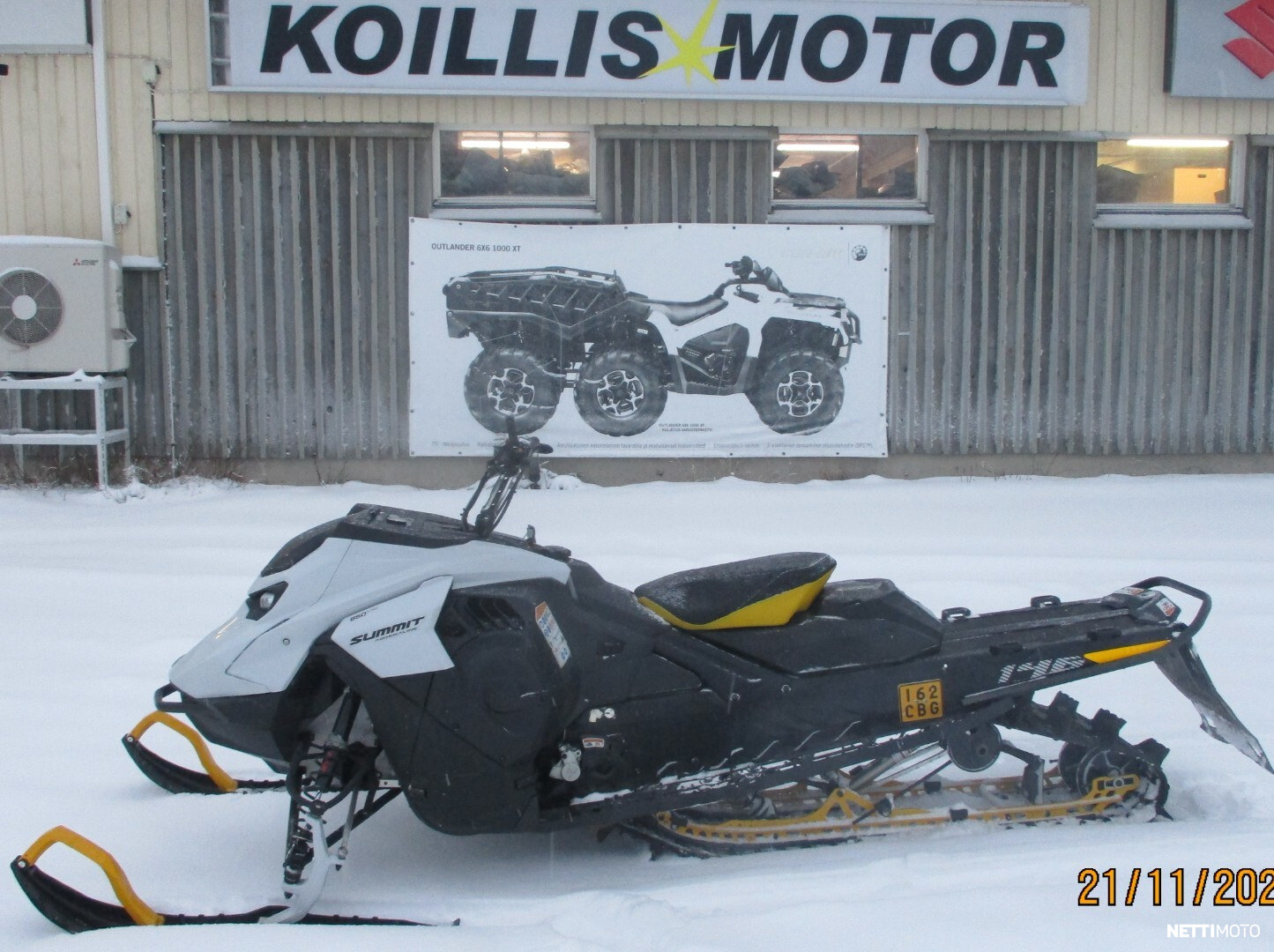 Moottorikelkka - Ski-Doo Summit