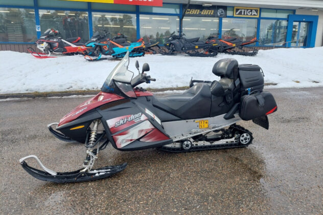 Moottorikelkka - Ski-Doo GTX
