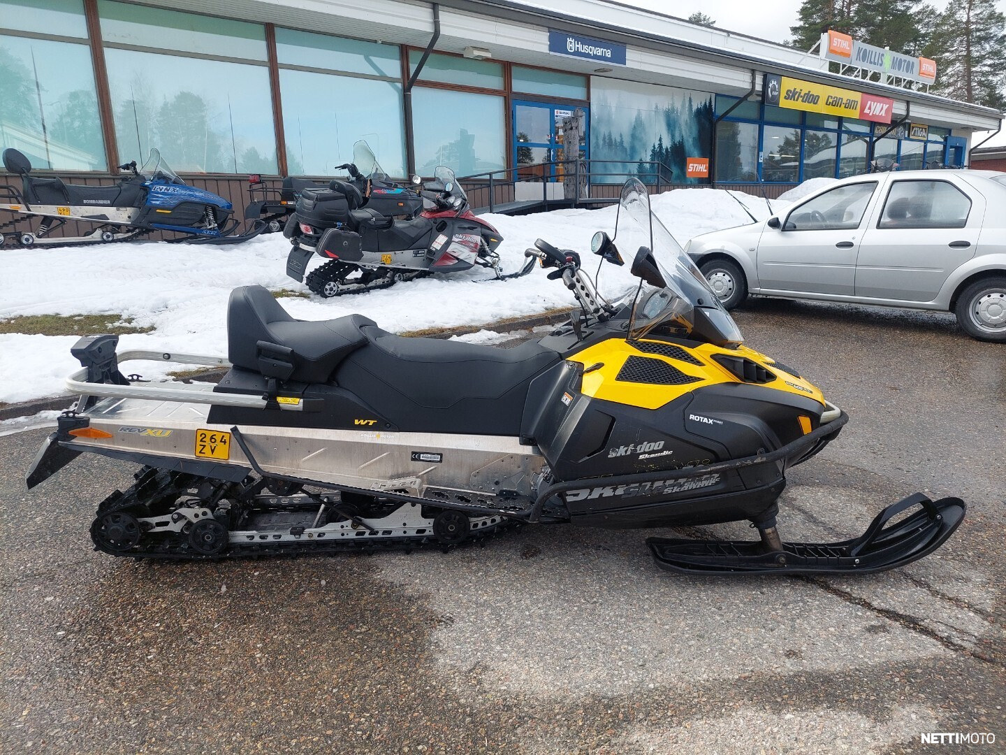 Moottorikelkka - Ski-Doo Skandic