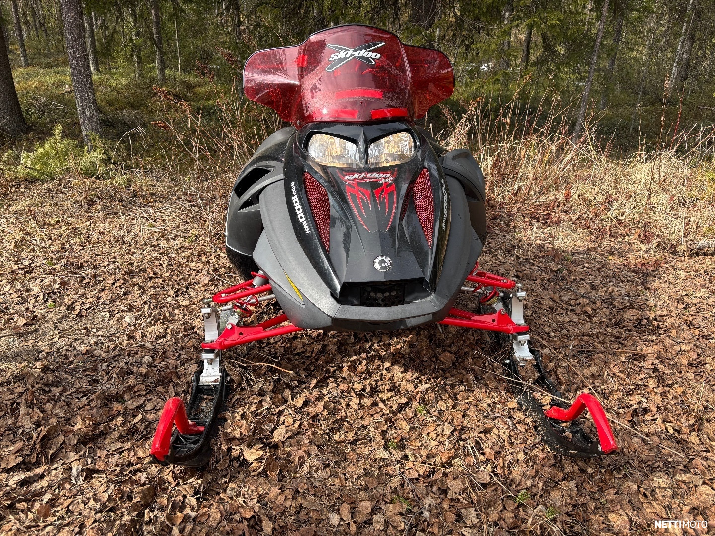 Moottorikelkka - Ski-Doo Mach Z