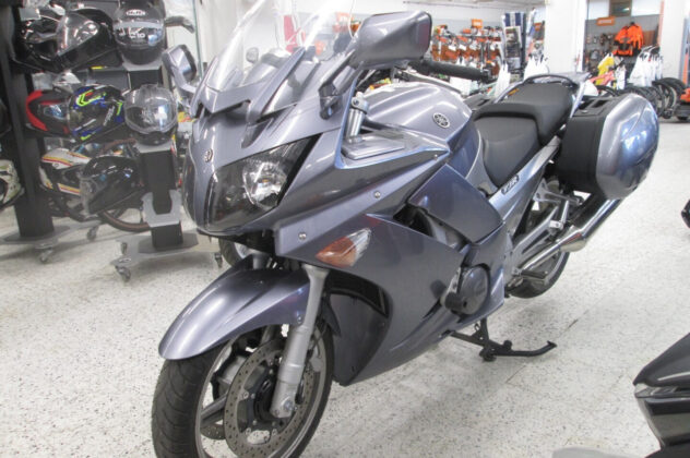 Moottoripyörä - Yamaha FJR