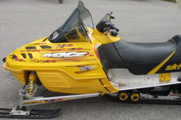 Moottorikelkka - Ski-Doo MX Z