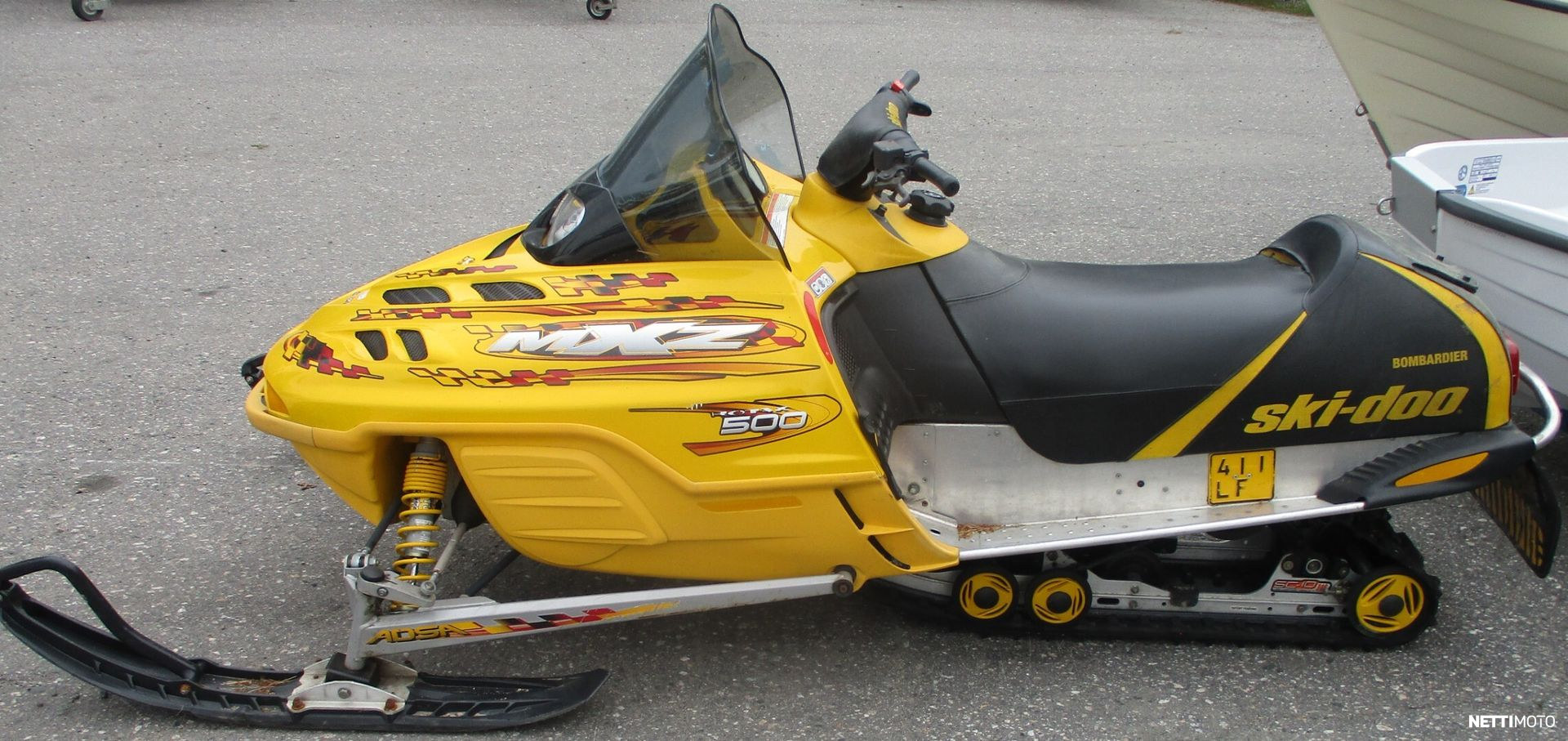 Moottorikelkka - Ski-Doo MX Z